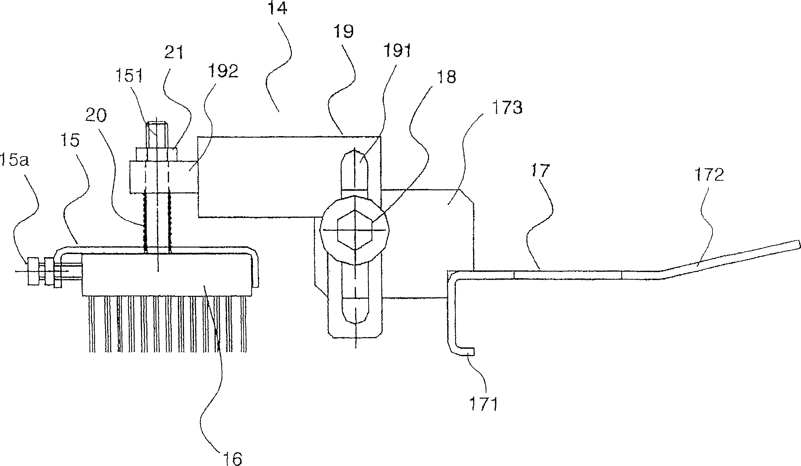 Handrail cleaning device for passenger-carrying device and passenger-carrying device