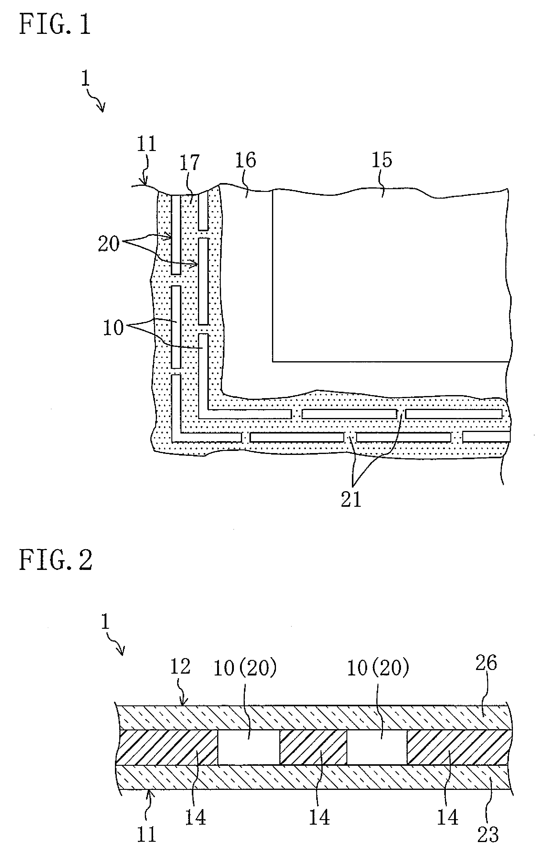 Display comprising a plurality of spacer rows having first and second protruding portions and method of manufacturing the same