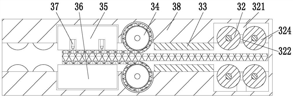 A paper-plastic composite bag cutting machine and its production and cutting method