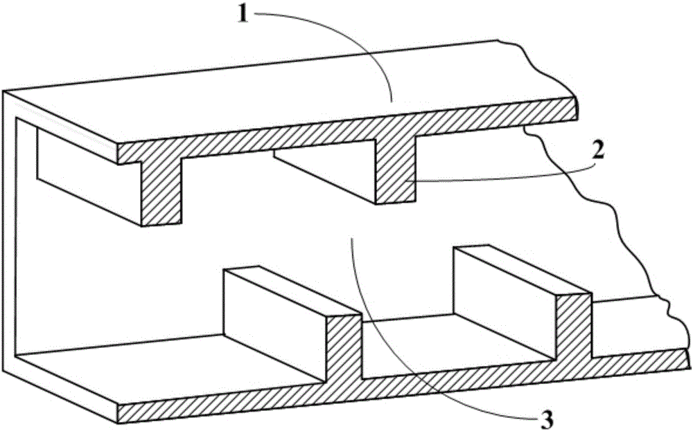 A t-shaped interleaved double-gate slow-wave device