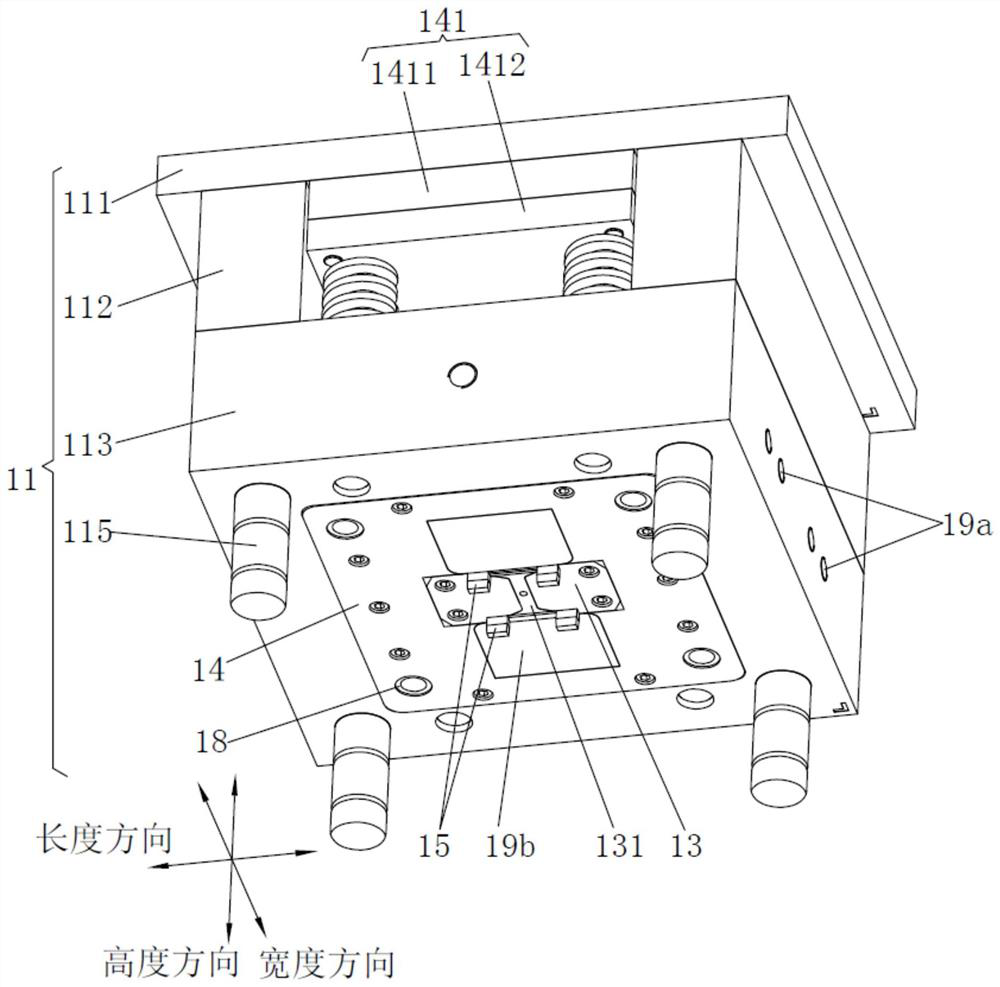 In-mold cutting injection mold and use method thereof