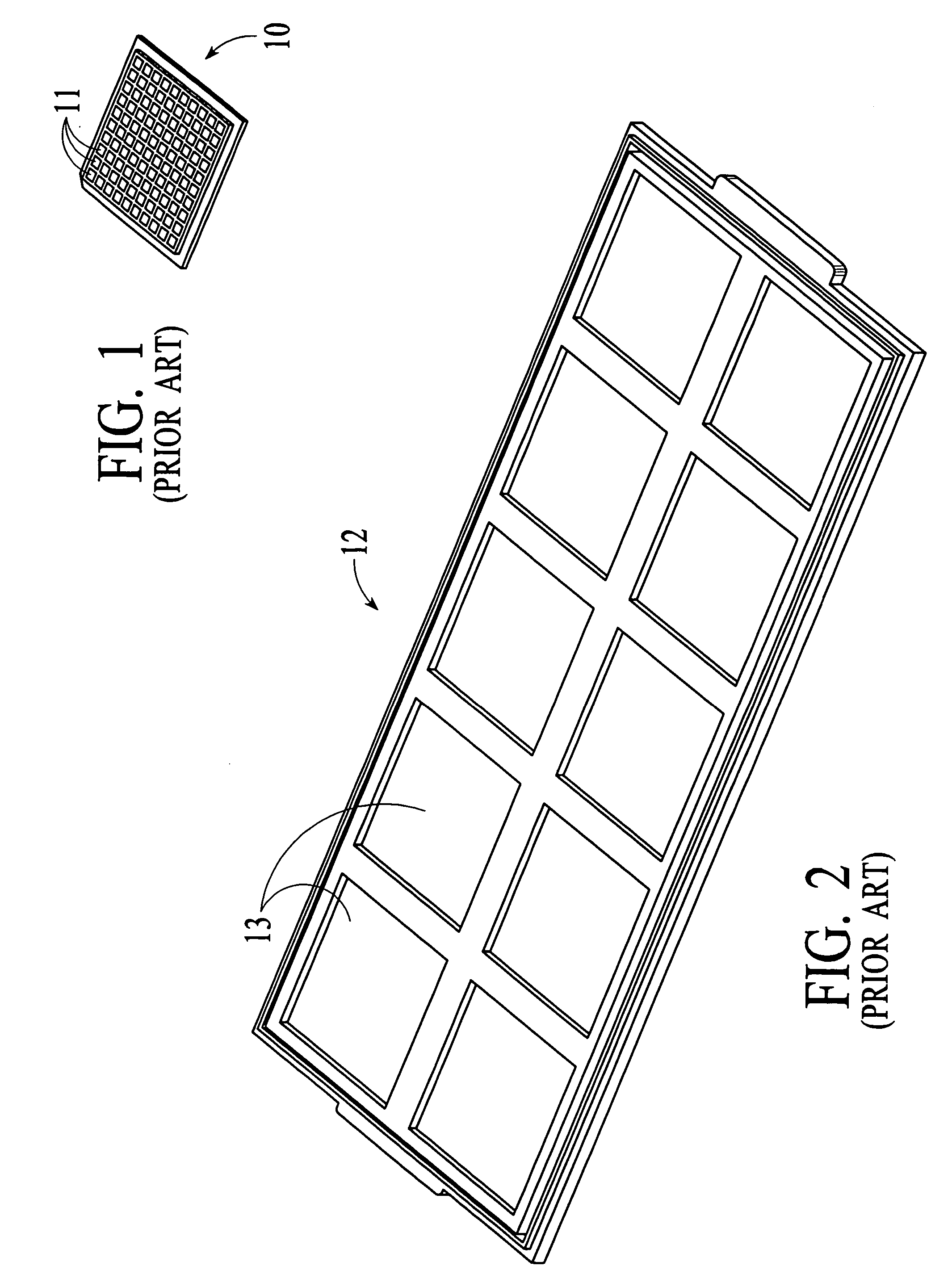 Self aligning tray and carrier apparatus