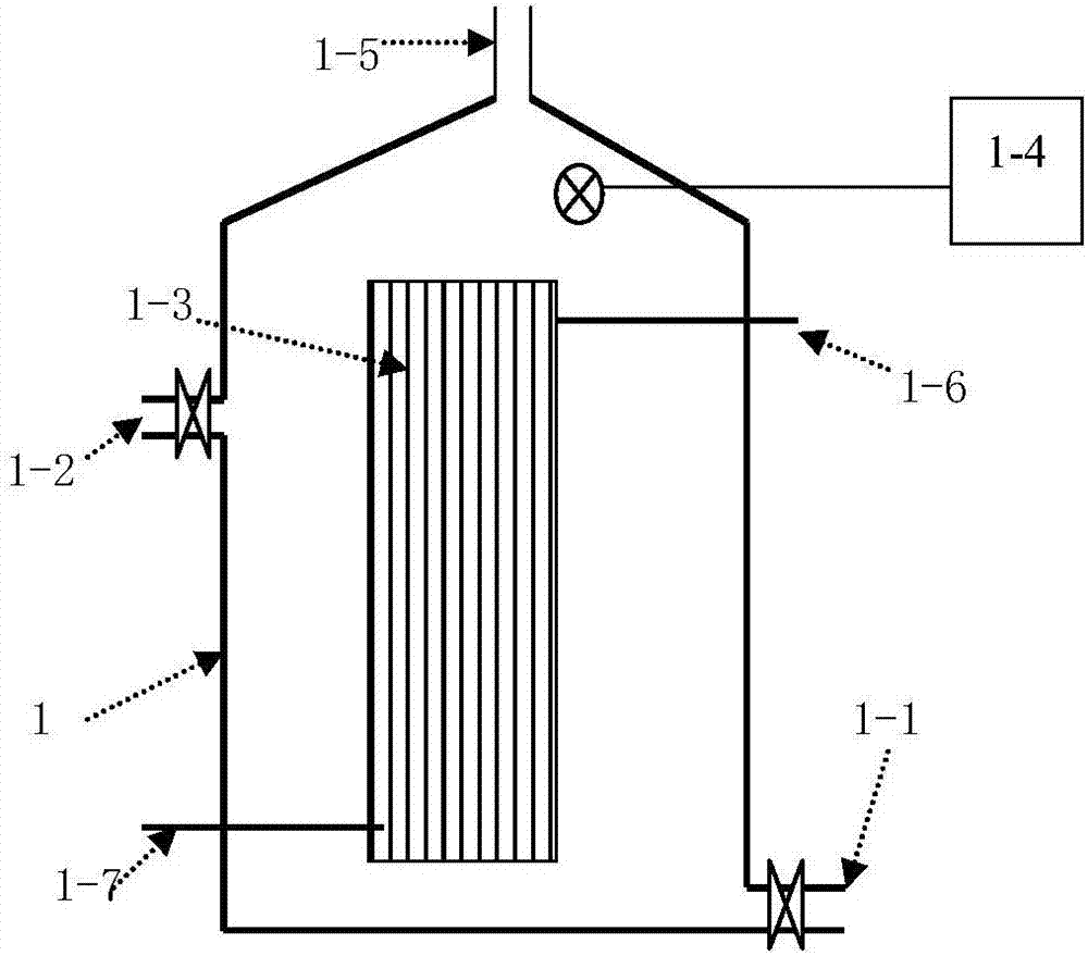 Pre-treatment device and method for hydrochloric acid pickling wastewater of steel products