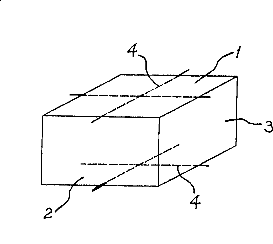 Self-positioning permanent internal mold for cast-in-situ reinforced concrete structure and construction method thereof