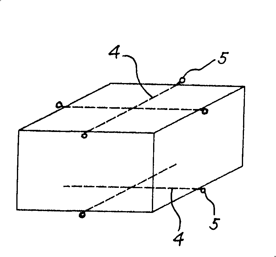 Self-positioning permanent internal mold for cast-in-situ reinforced concrete structure and construction method thereof