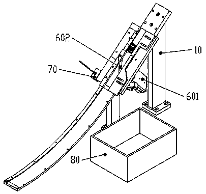 Defective products screening and automatic removing device