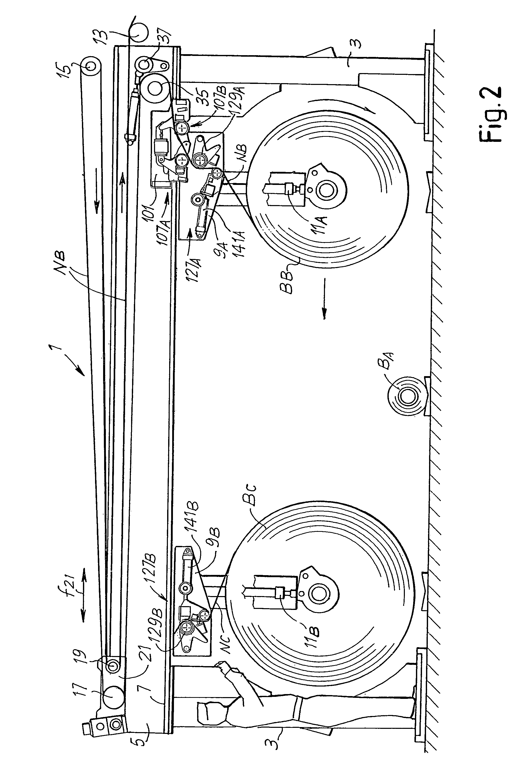 Splicing device to join together two web materials, unwinding device comprising said splicing device