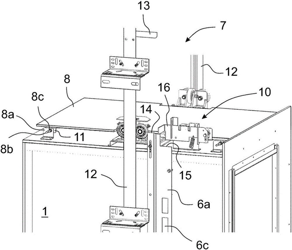 Elevator provided with a safety apparatus arrangement, and a safety apparatus