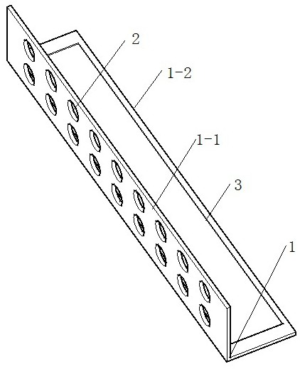 An L-shaped closed permanent column formwork