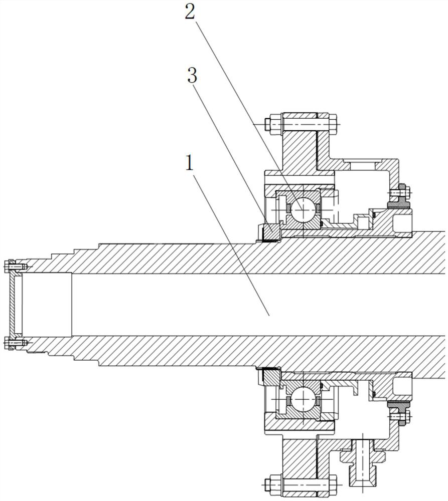 An assembly and disassembly device for the compression nut of the inner ring of the bearing