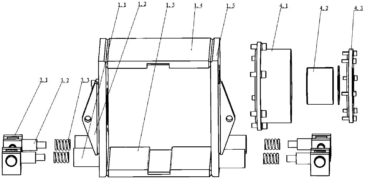 Drill pipe clamping and straightening device with two-way position compensation function and drilling straightening method