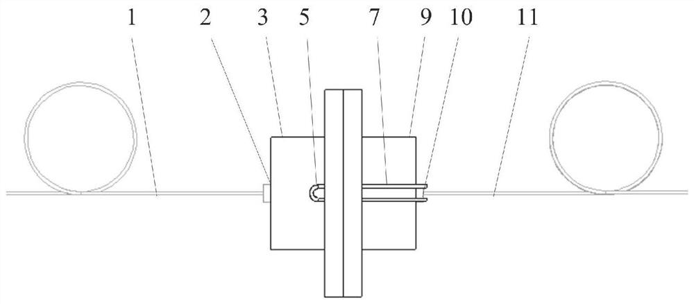 A detachable sealed laser polarization maintaining transmission device