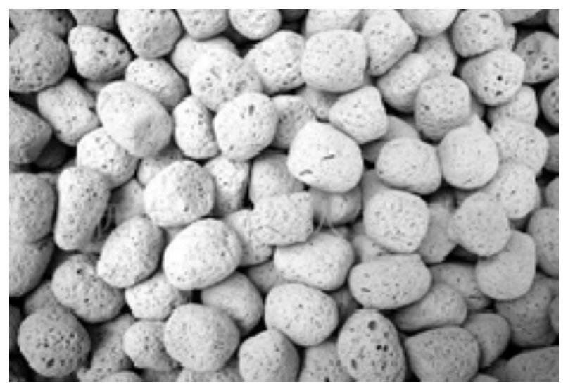 Concrete with pumice waste residues as aggregates and preparation method of concrete