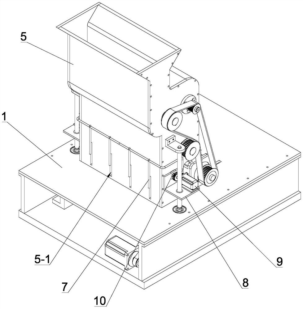 A conveying device for a straw weaving machine