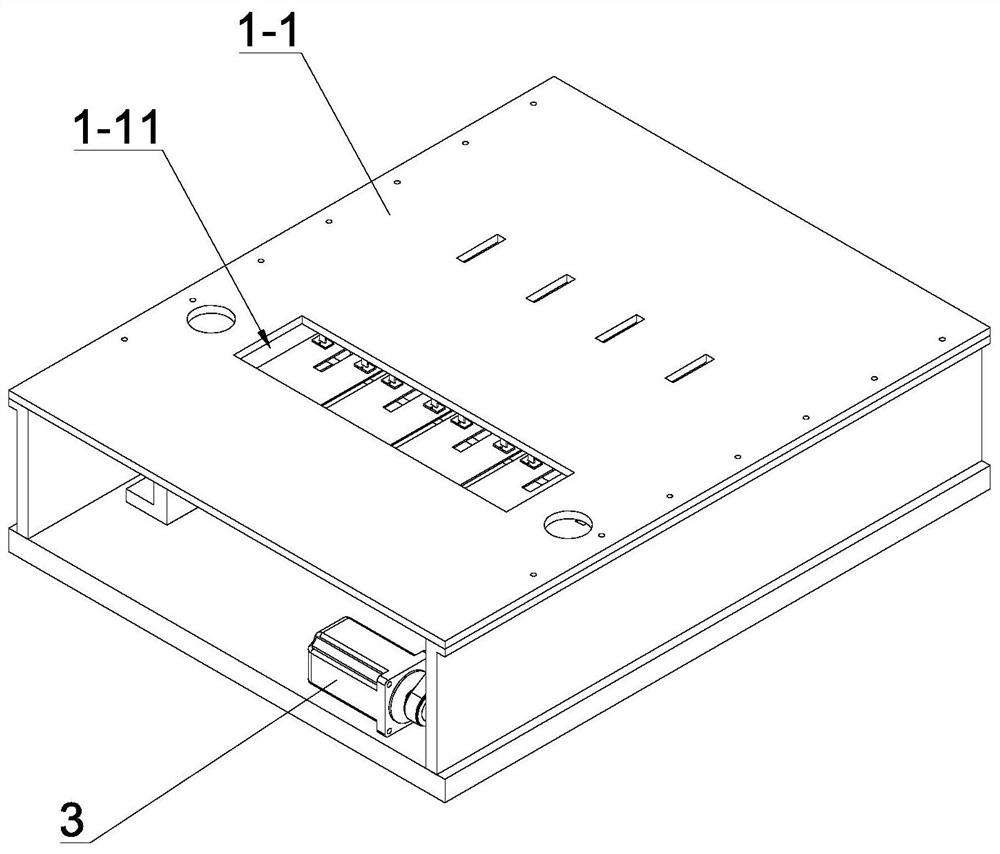 A conveying device for a straw weaving machine