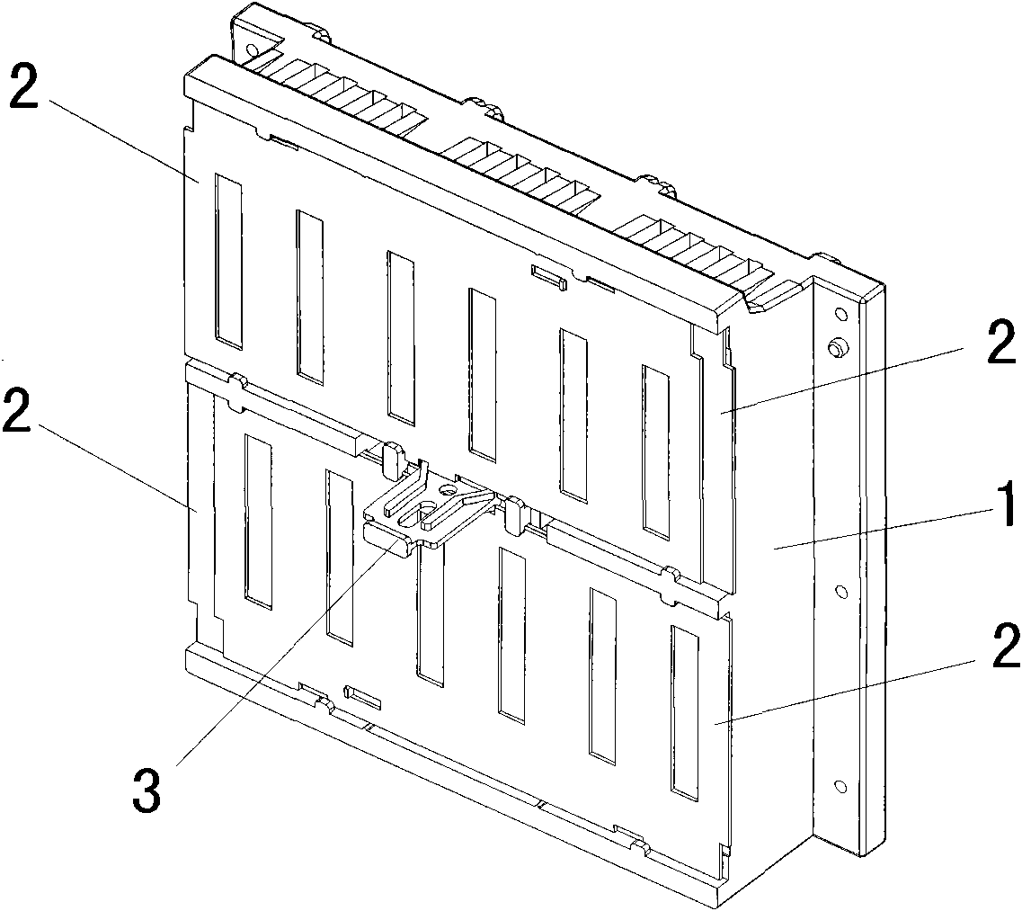 Safety device for opening and closing isolating baffles of withdrawable circuit breaker