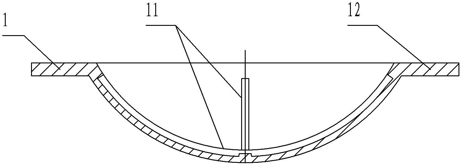 Fragment-free metal arched rupture disk with crossed slot, production device and manufacturing method thereof