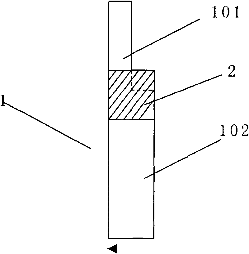 Testing device and testing method for spark voltage of electrolyte under non-critical state