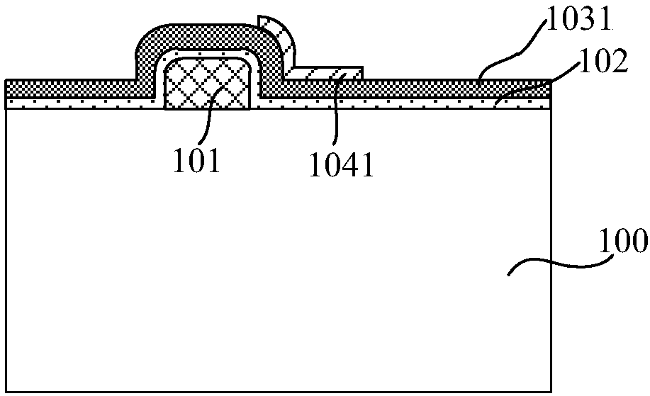 Semiconductor device with separated planar field plate structure and manufacturing method thereof