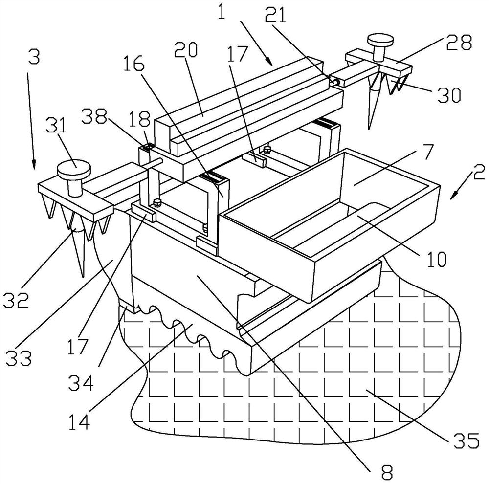 An automatic fishing device installed downstream of the gate