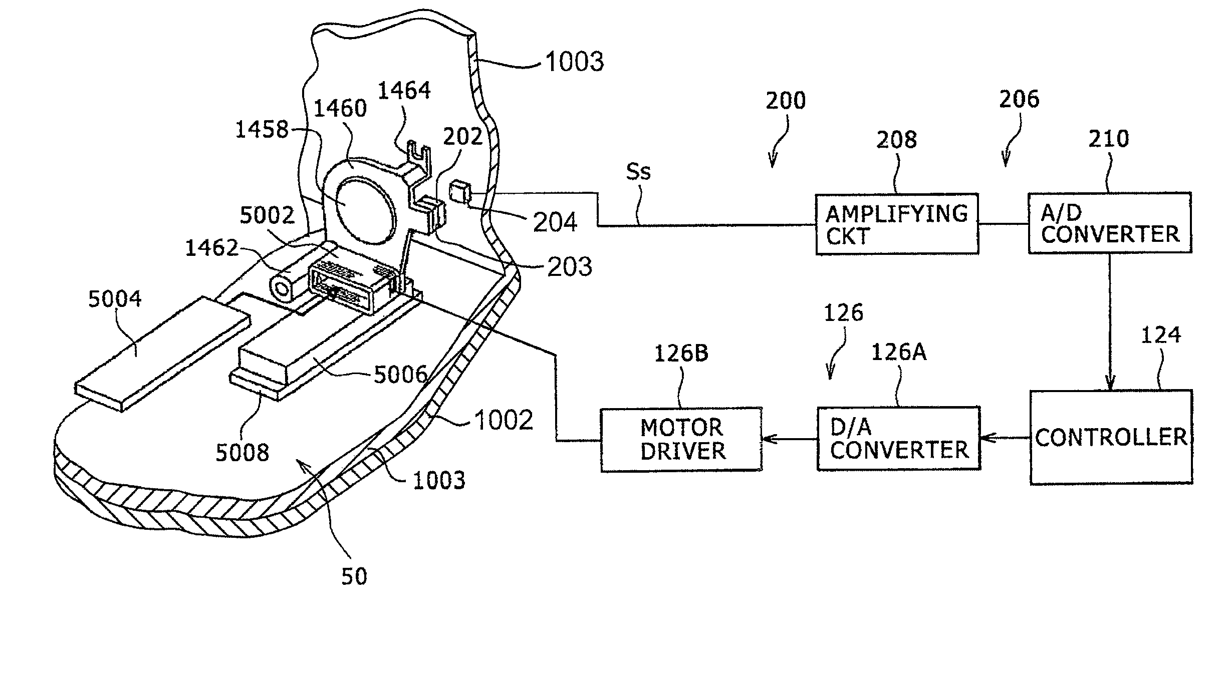 Lens position detecting device including a position detecting magnet and a magnet force detecting sensor