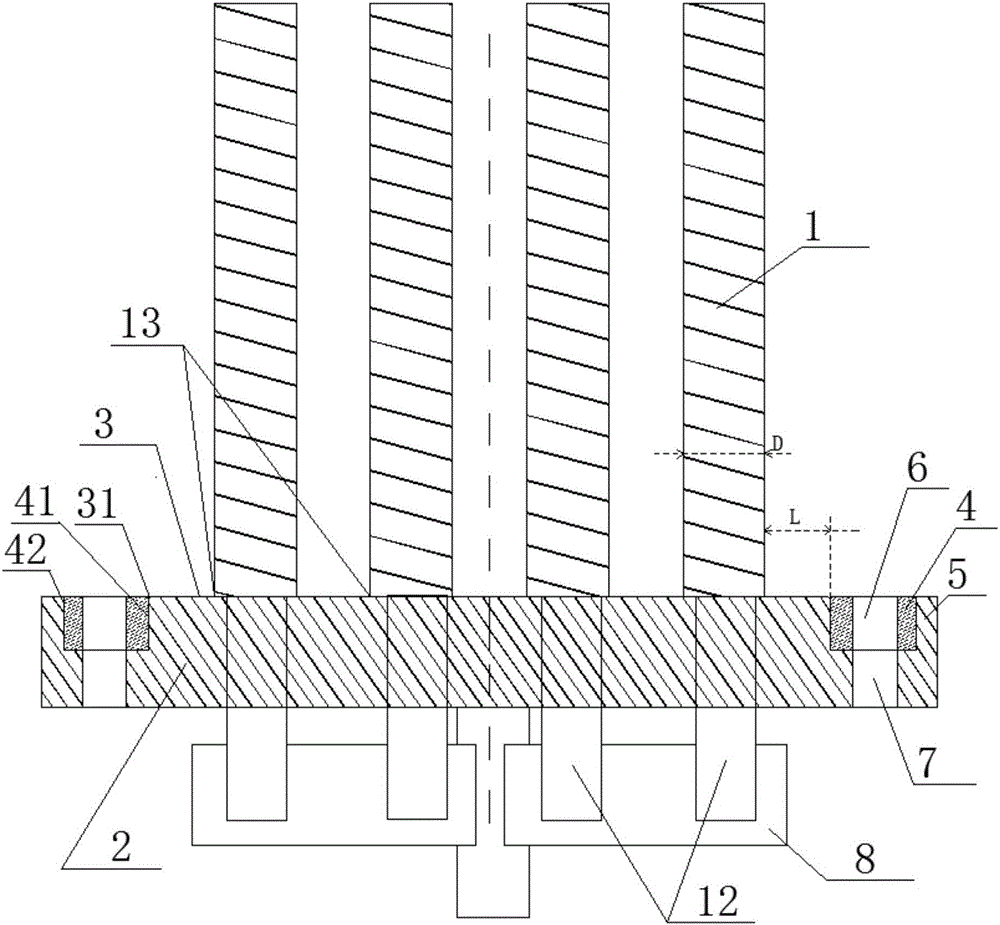 Flange packaging structure provided with electric heating pipes