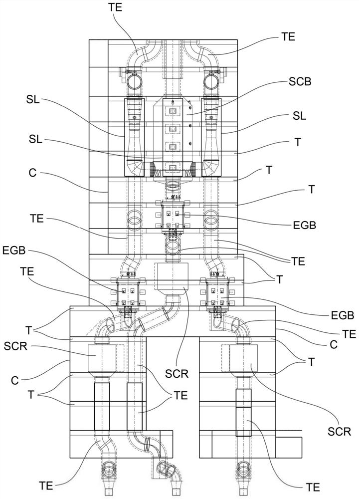 Ship comprising a system for reducing the vibrations originating from the casing and method for building said ship