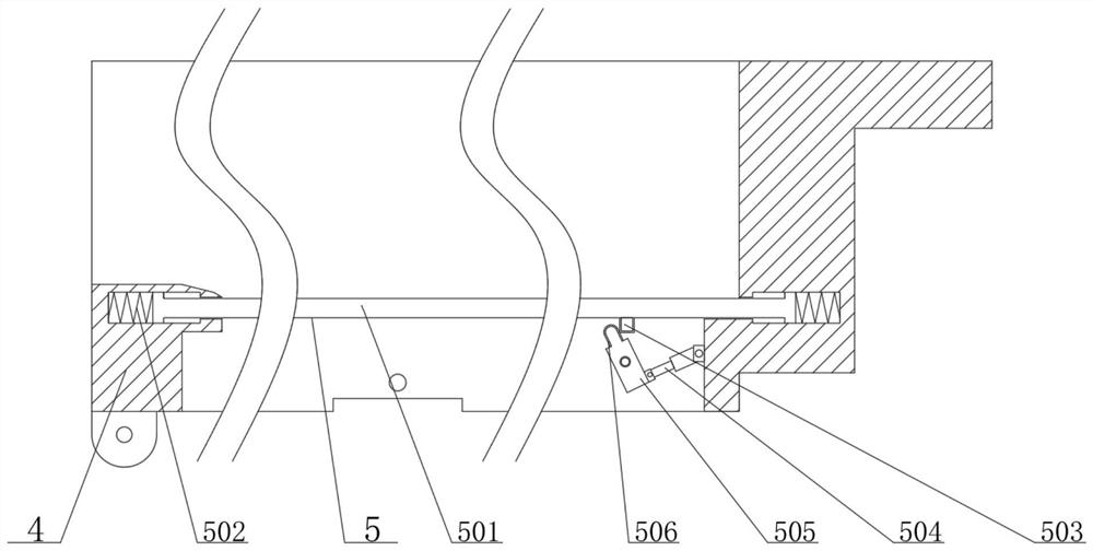 Auxiliary lifting stabilizing mechanism for self-dumping semitrailer and using method thereof