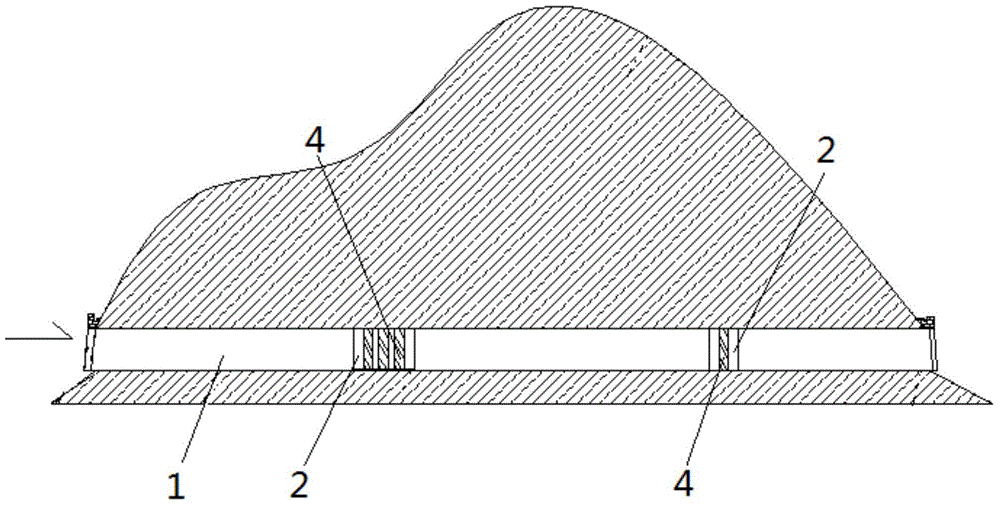 Auxiliary pit type buffering structure in railway tunnel