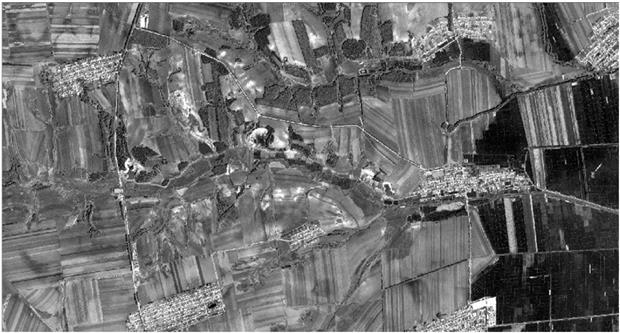 Cultivated land change detection method and system under hierarchical multiple judgment rules