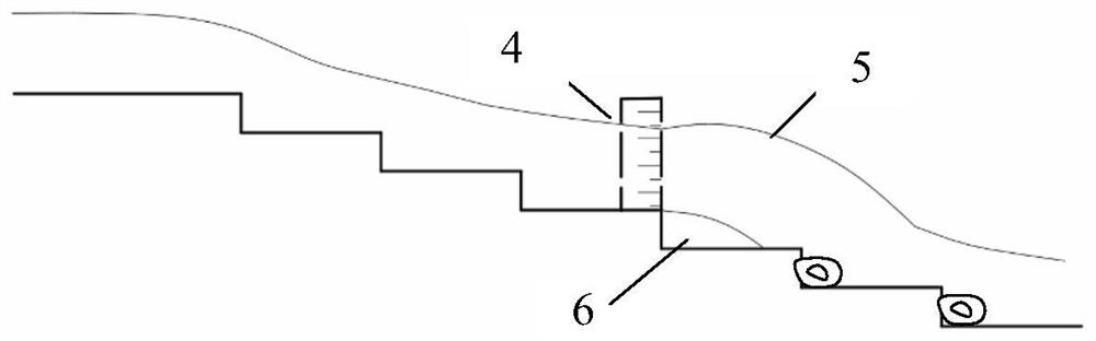 Step spillway with pre-aeration structure and construction method