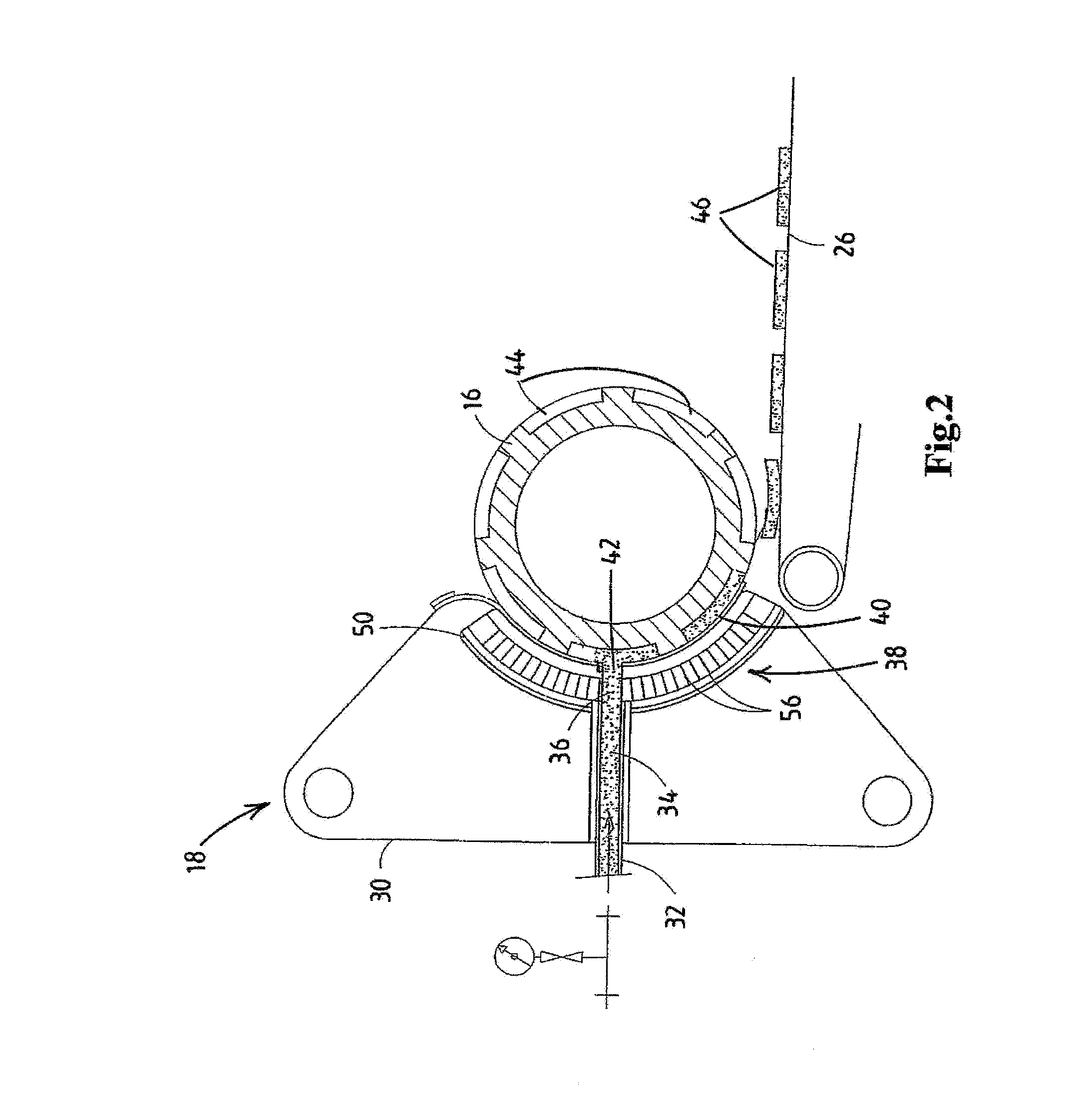 Mass-distributing device and moulding device comprising a mass-distributing device of this type