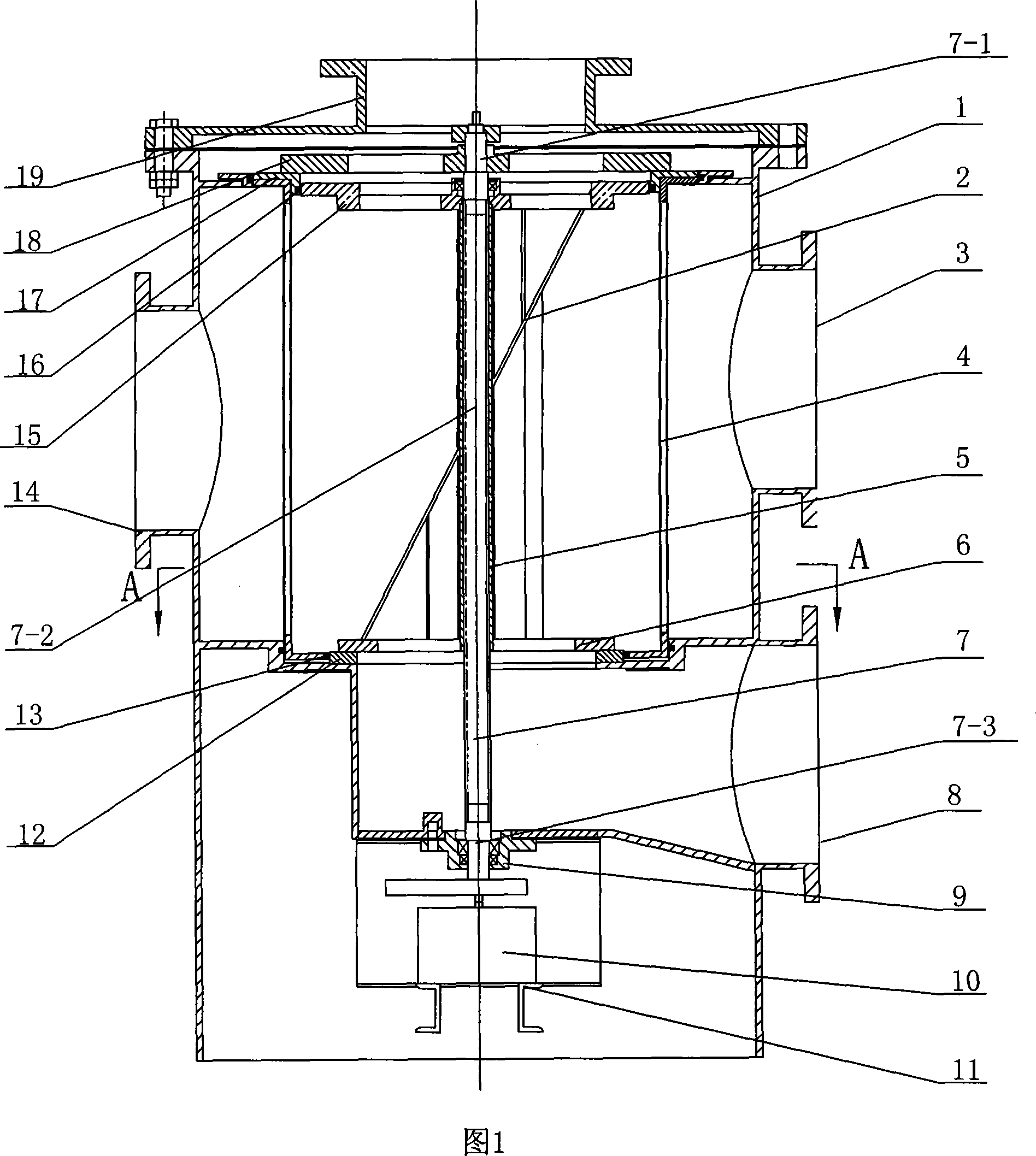 Self-cleaning sewage treating device