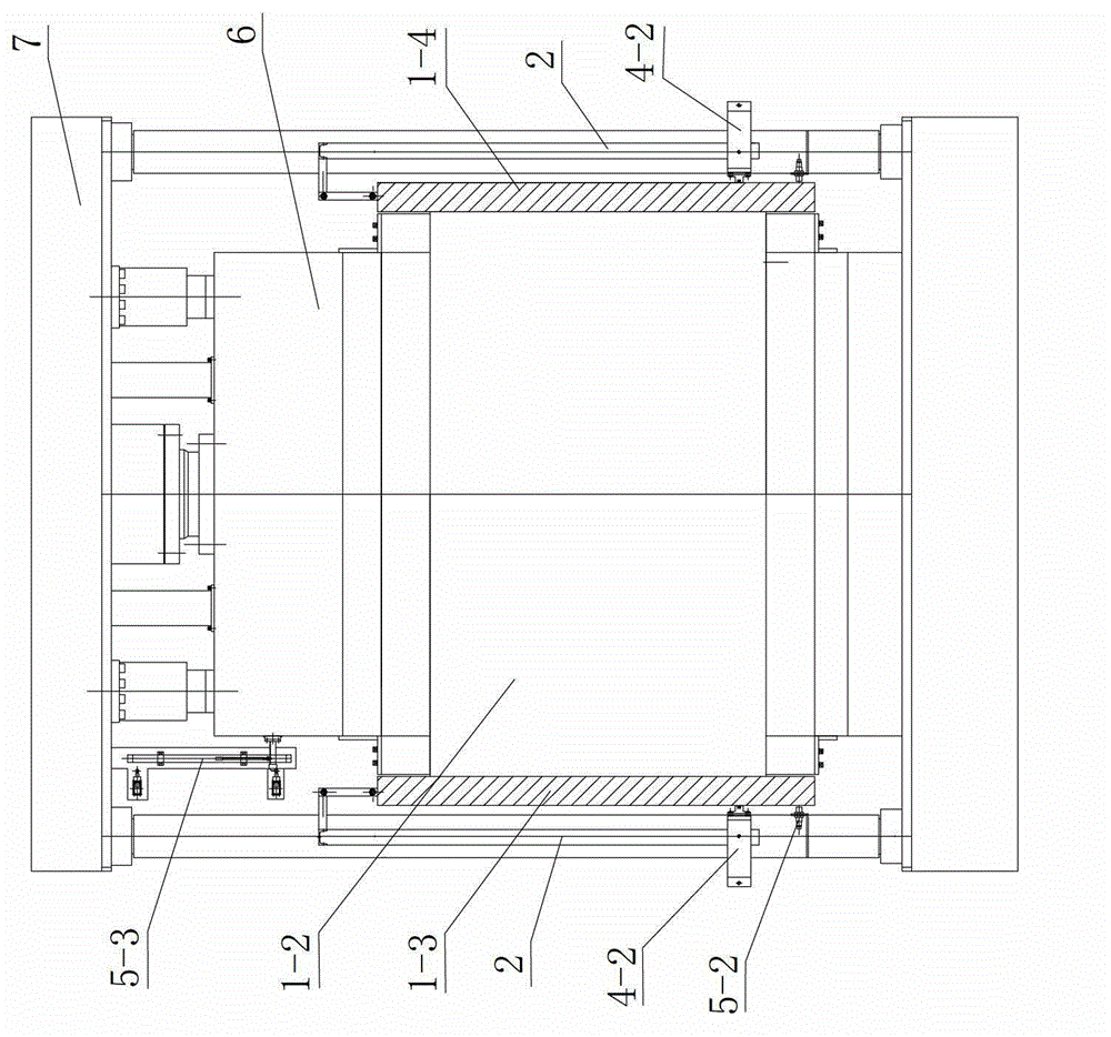 Heat insulating device of isothermal thermal forming forging press