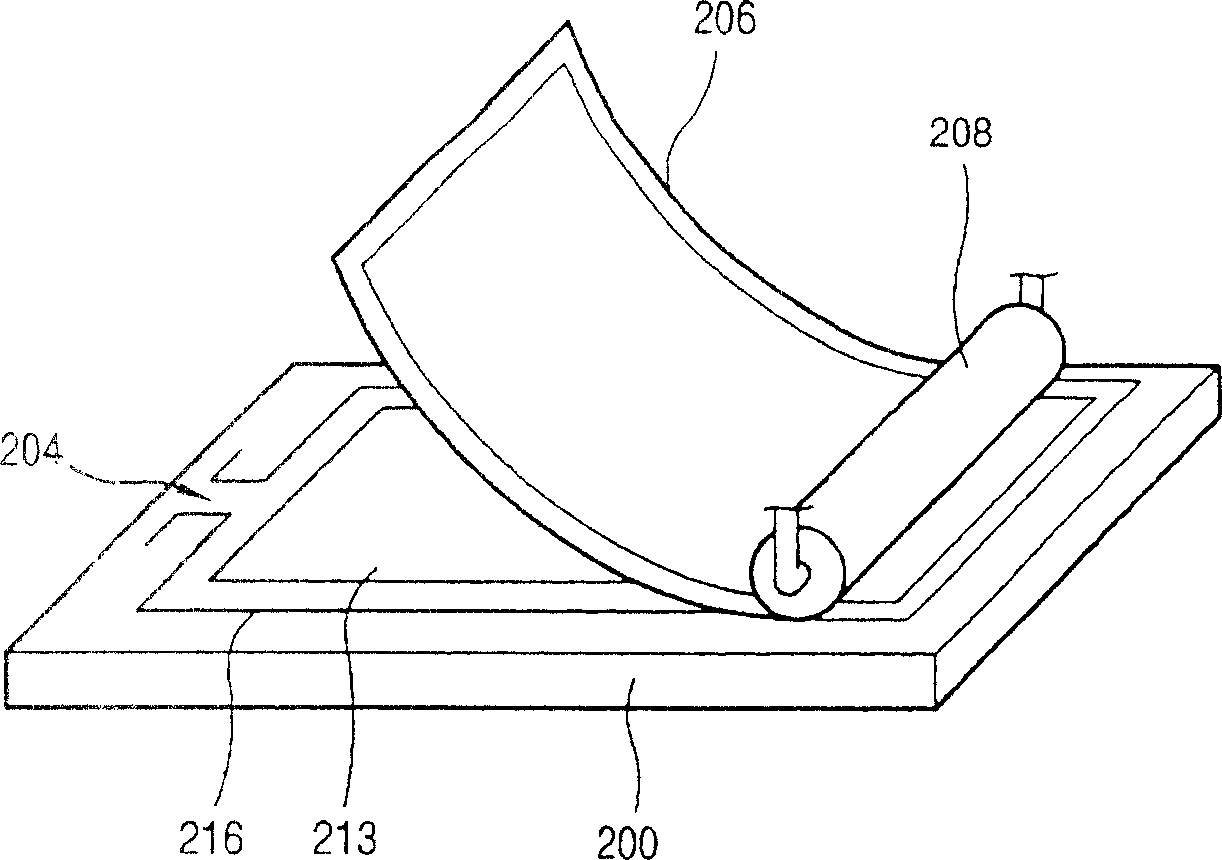 Separation filler for mfg. LCD display panel and method of controlling distance of nozzle and substrate