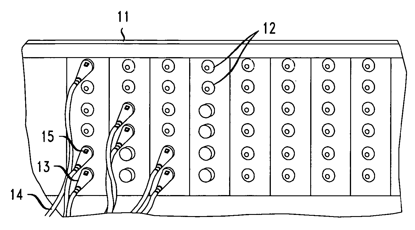 Patch panel cover mounted antenna grid for use in the automatic determination of network cable connections using RFID tags