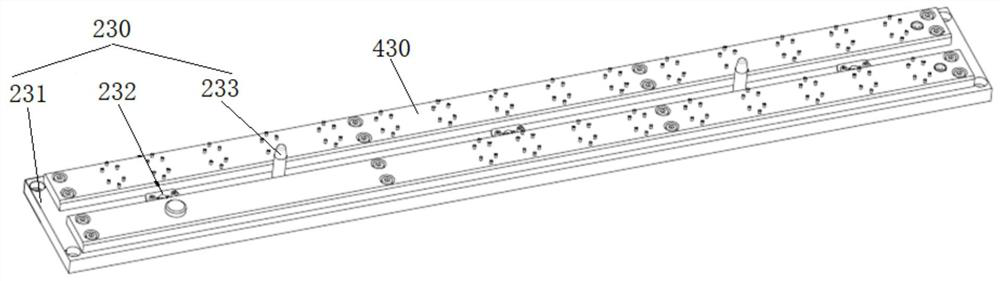 A kind of preparation device and operation method of composite material cap with block