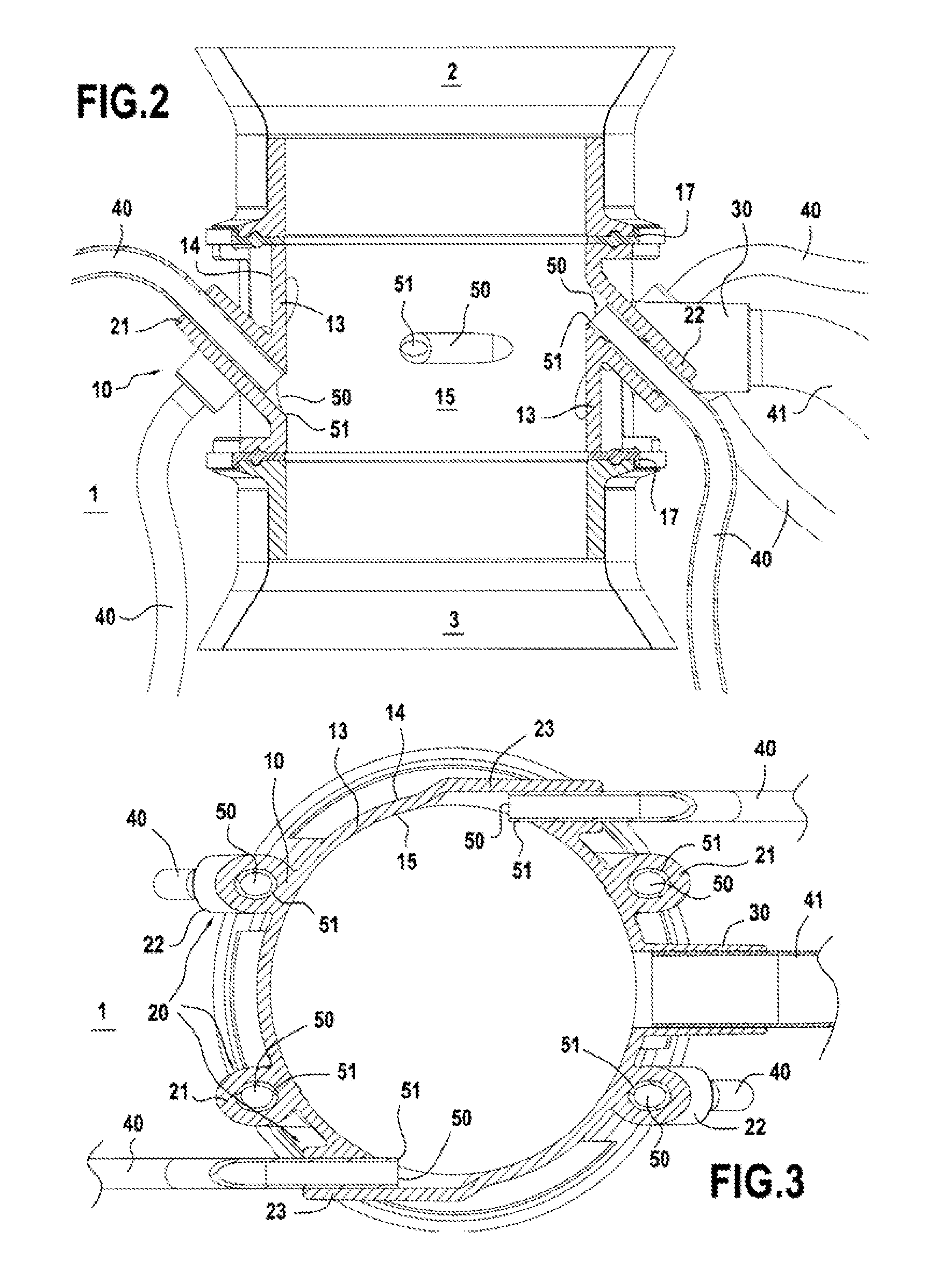Dust extractor, in the context of the transfer of powdery products, installation, dust extraction method, transfer method, and sterilization method using said device