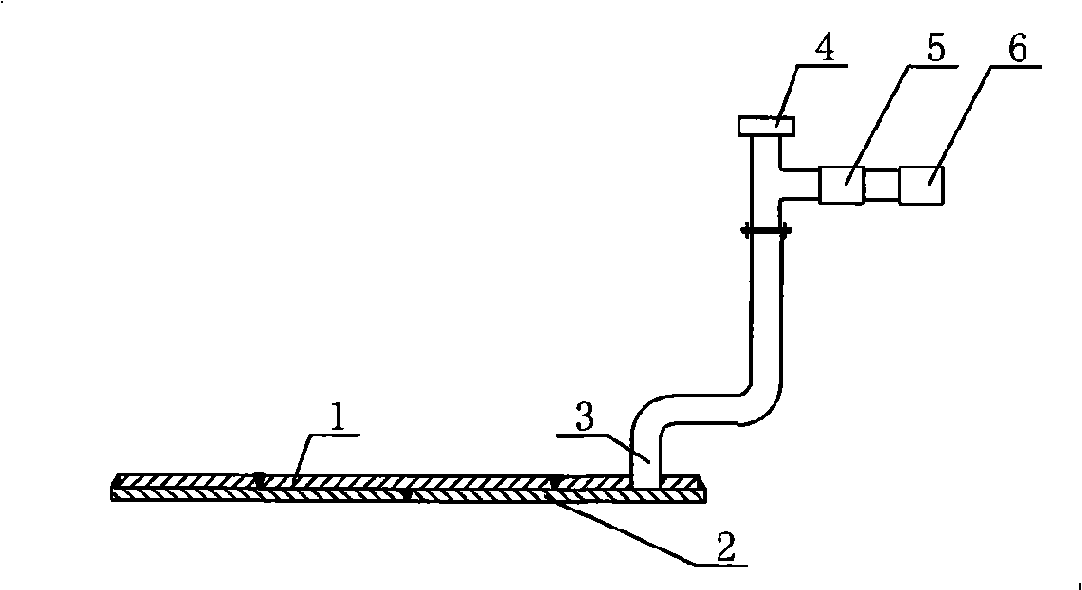 Vertical tank capable of real-time monitoring leakage of tank bottom