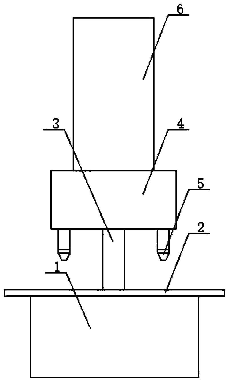 A filling machine with automatic quantitative feeding function