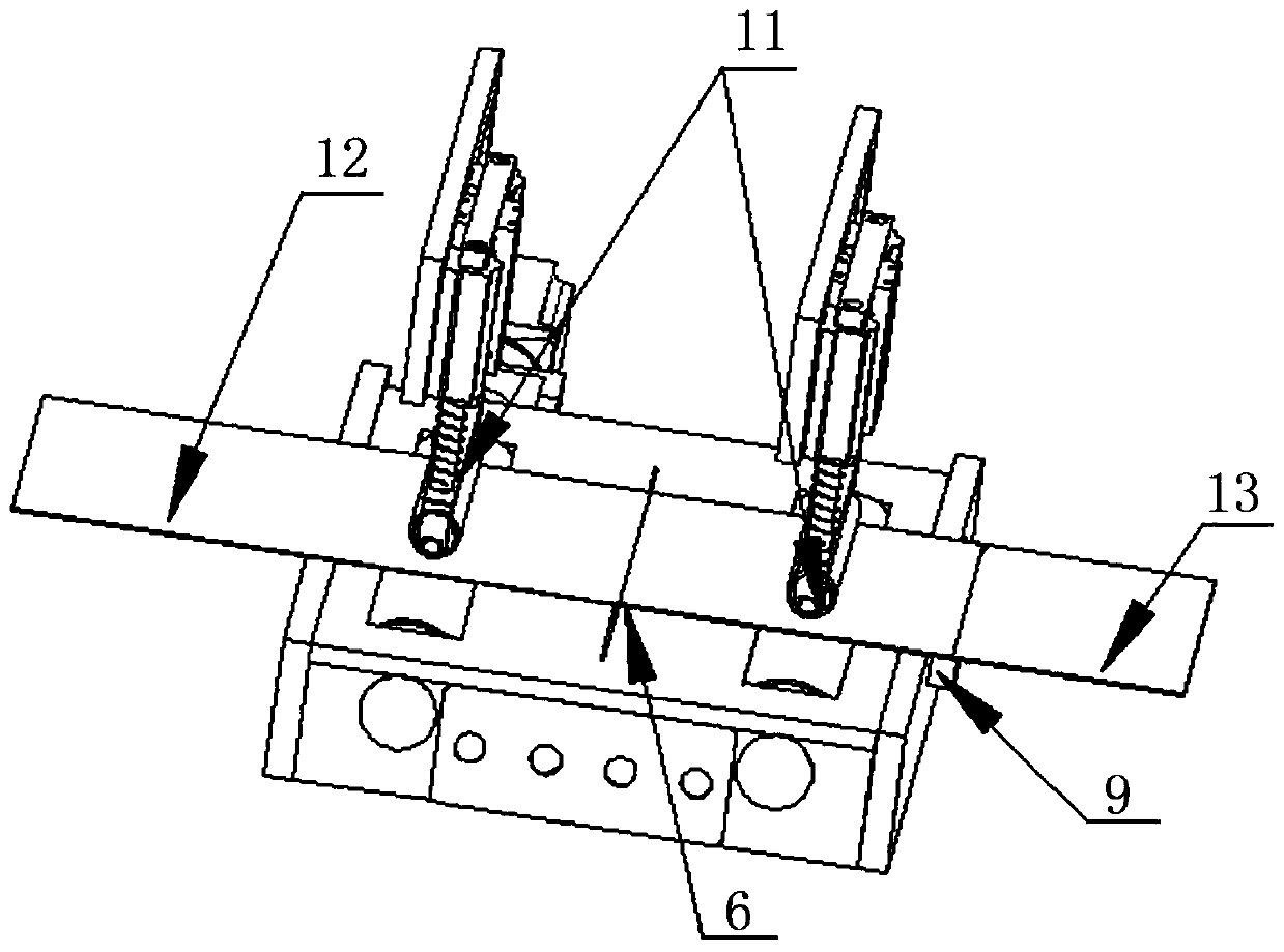 Pole piece splicing mechanism and pole piece splicing method