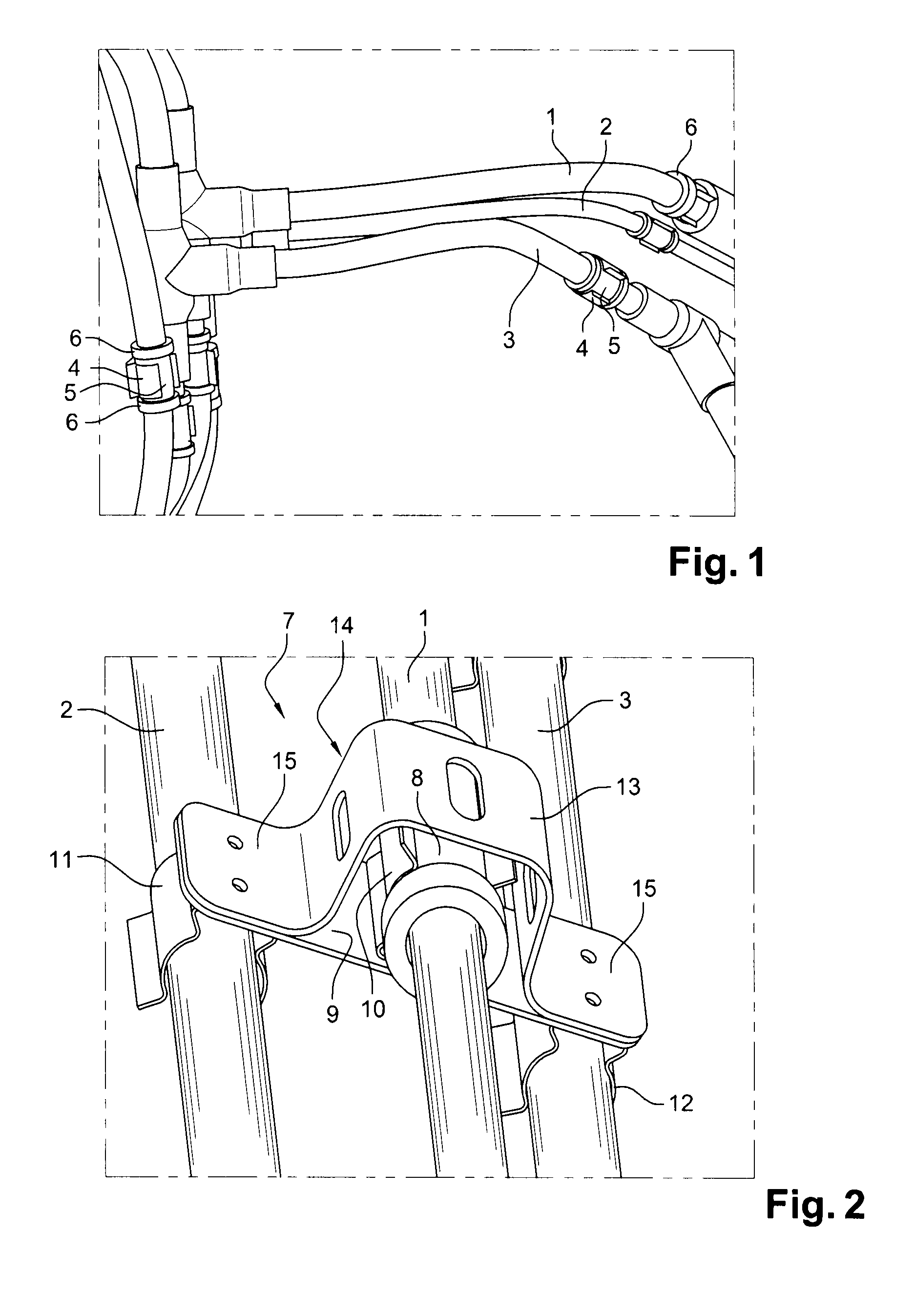 Device for spacing electrical harnesses in a turbomachine