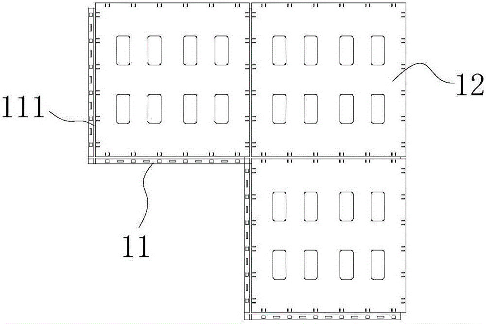 Splicing device used for floor tiles and installing method thereof