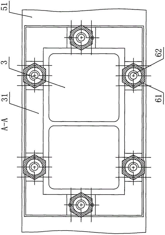 The nut-turn-screw shift-tight locking device installed in the undermount sink