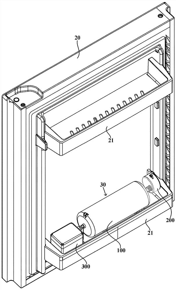 Refrigerator and pickling device thereof