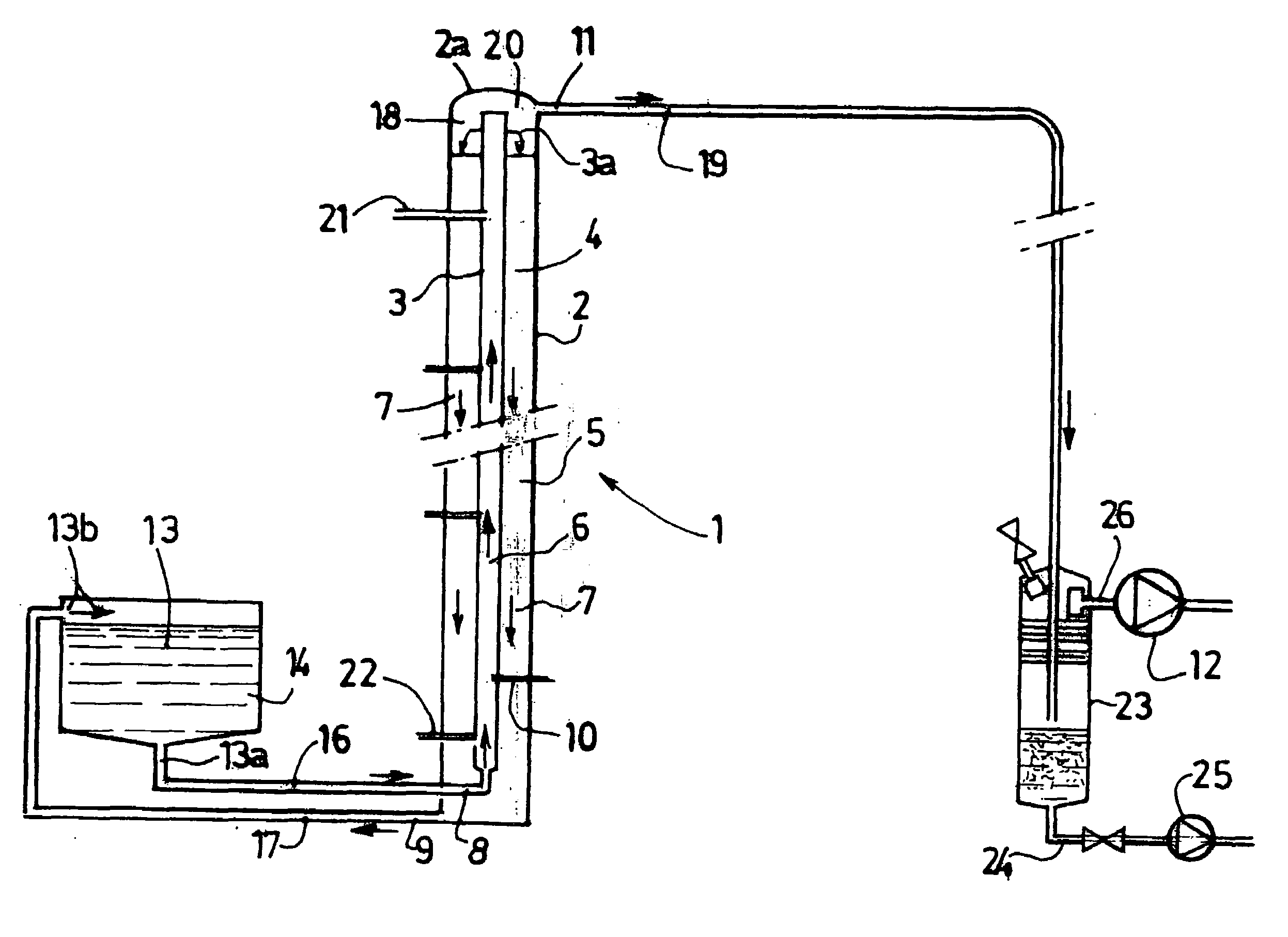 Method and installation for treating an aqueous effluent, in order to extract at least one dissolved gaseous compound; application to aquaculture in recirculated aqueous medium