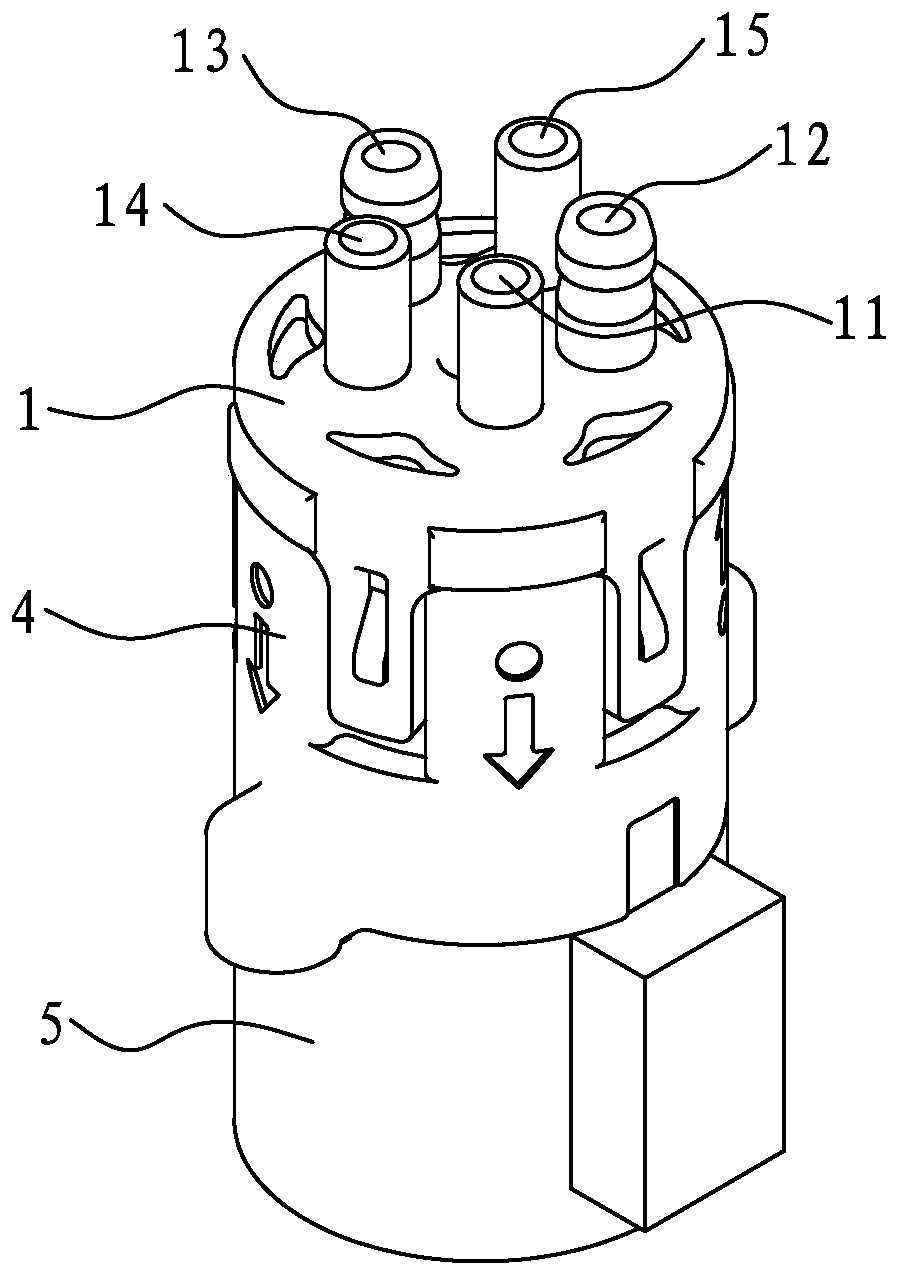 Inlet and outlet two-in-one valve body and cleaning device with the valve body