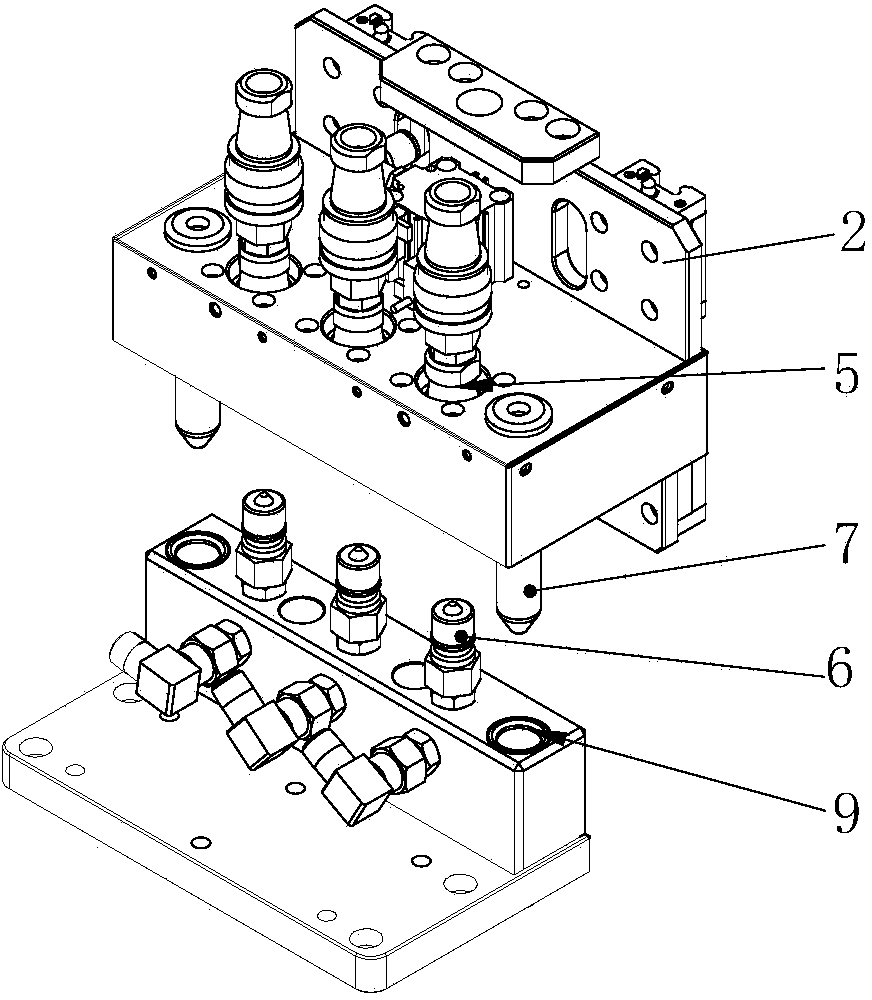 Automatic inserting and pulling mechanism of male and female connectors