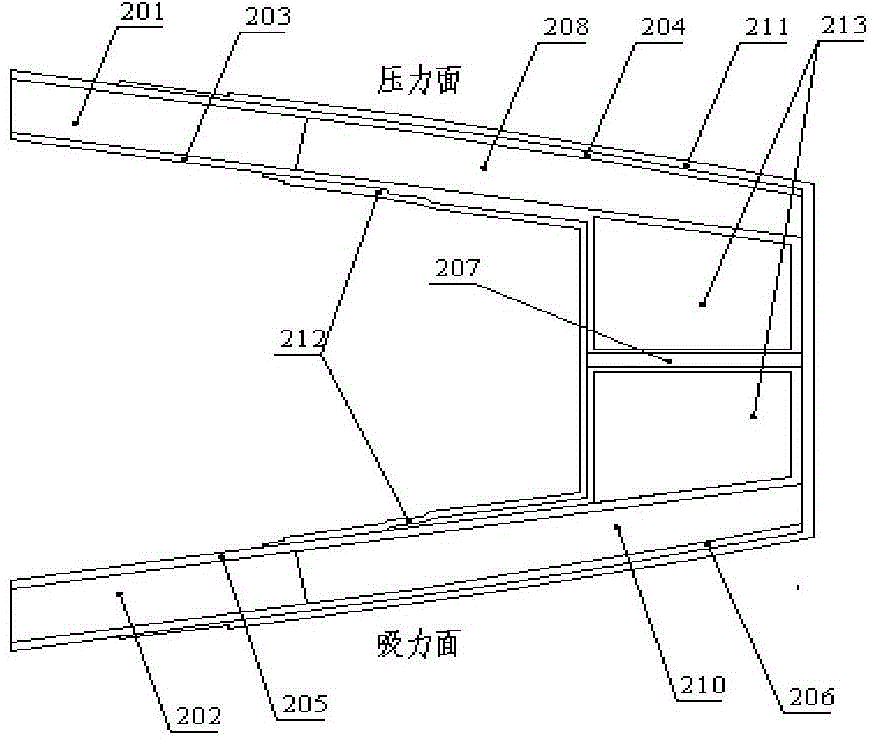 Blunt trailing edge type wind turbine blade as well as implementing device and method thereof