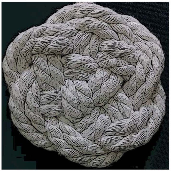 A kind of silk rope braided powder puff and preparation method thereof